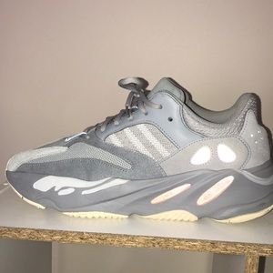 Yeezy 700 “Inertia”
